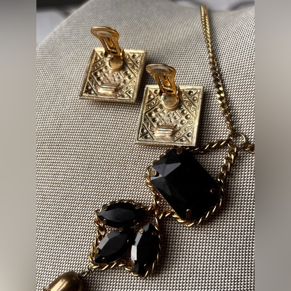 Vintage statement gold and black necklace and earrings set - Picture 4 of 13